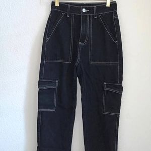 hot topic black cargo pants (white stitching)